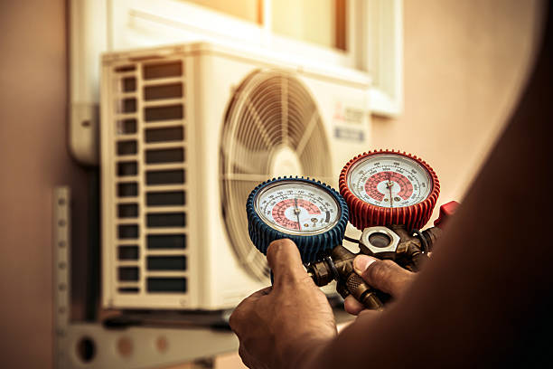 Professional Hvac technician working in Mountain View, CA